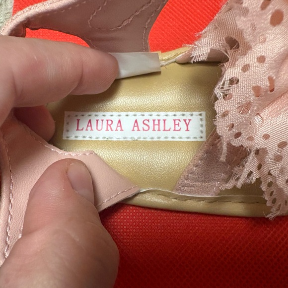 Laura Ashley infant shoes - Picture 6 of 8